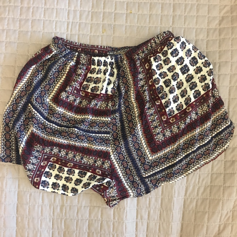 Patterned Shorts - Picture 2 of 3